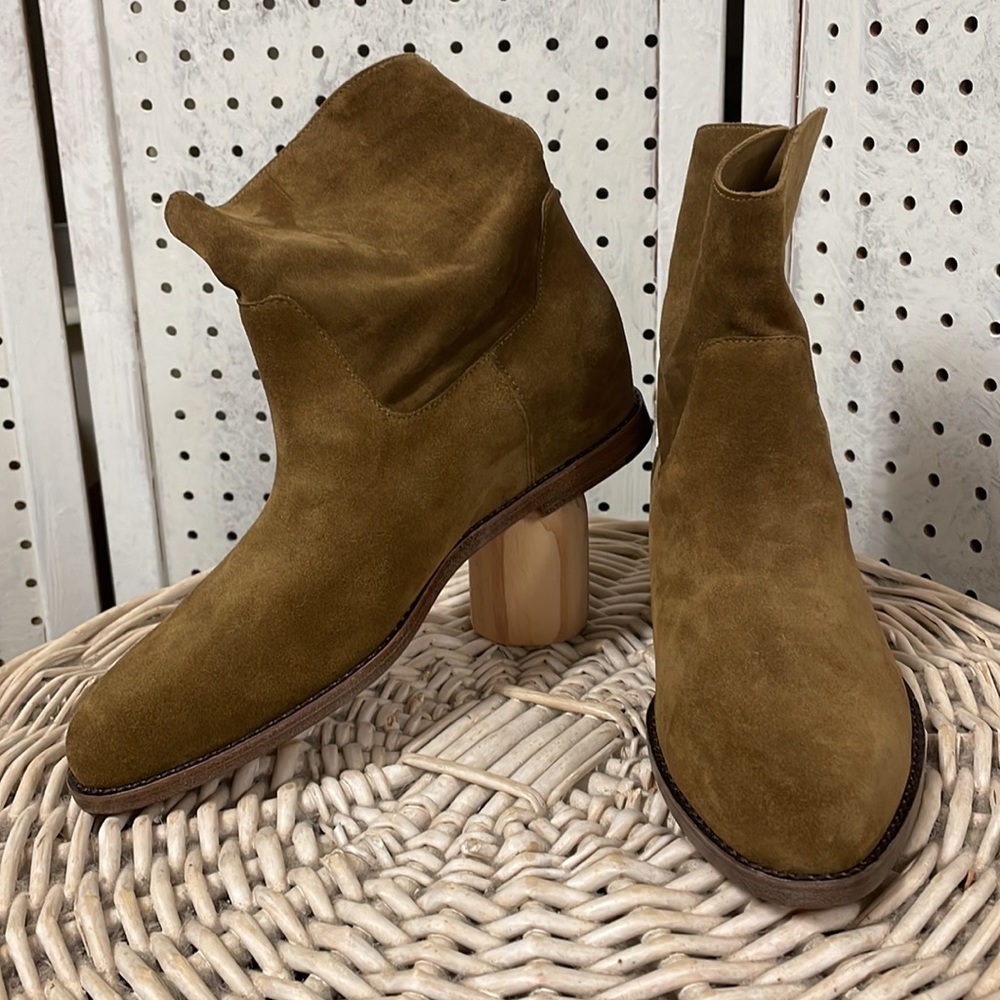 NWOT VINCE boots - Picture 2 of 11